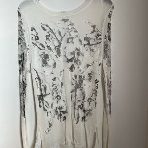 Elegant White and Gray Women's Sweater fine knit size medium zipper in the back